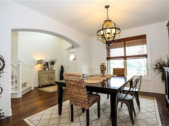 5th image of 2533 N Glenmoor Dr