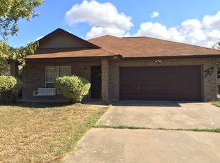 404 Bent Wood Dr, Leander, TX 78641