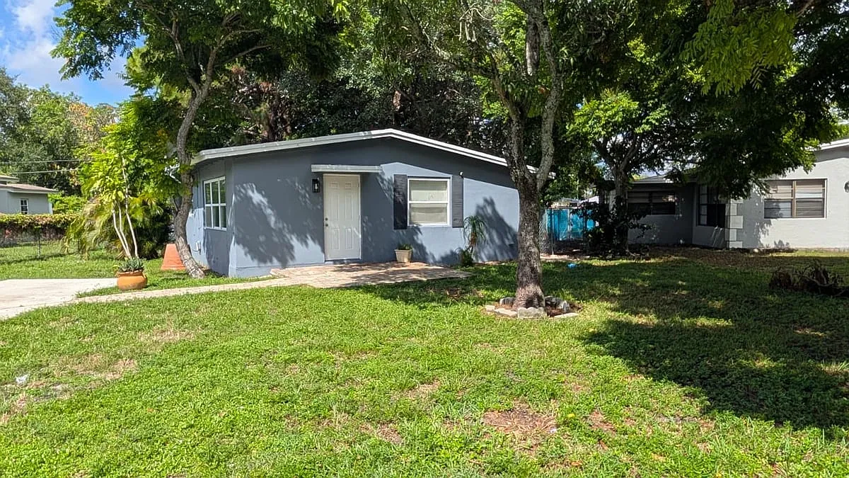 1553 NW 15th Avenue - 1553 NW 15th Avenue — Photo 1