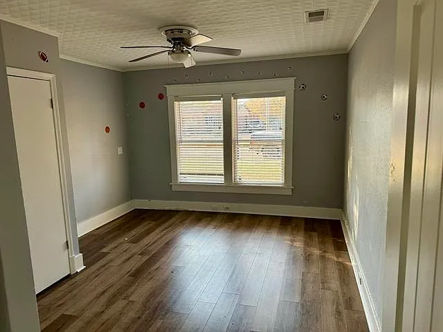690 McConnell St — Photo 5