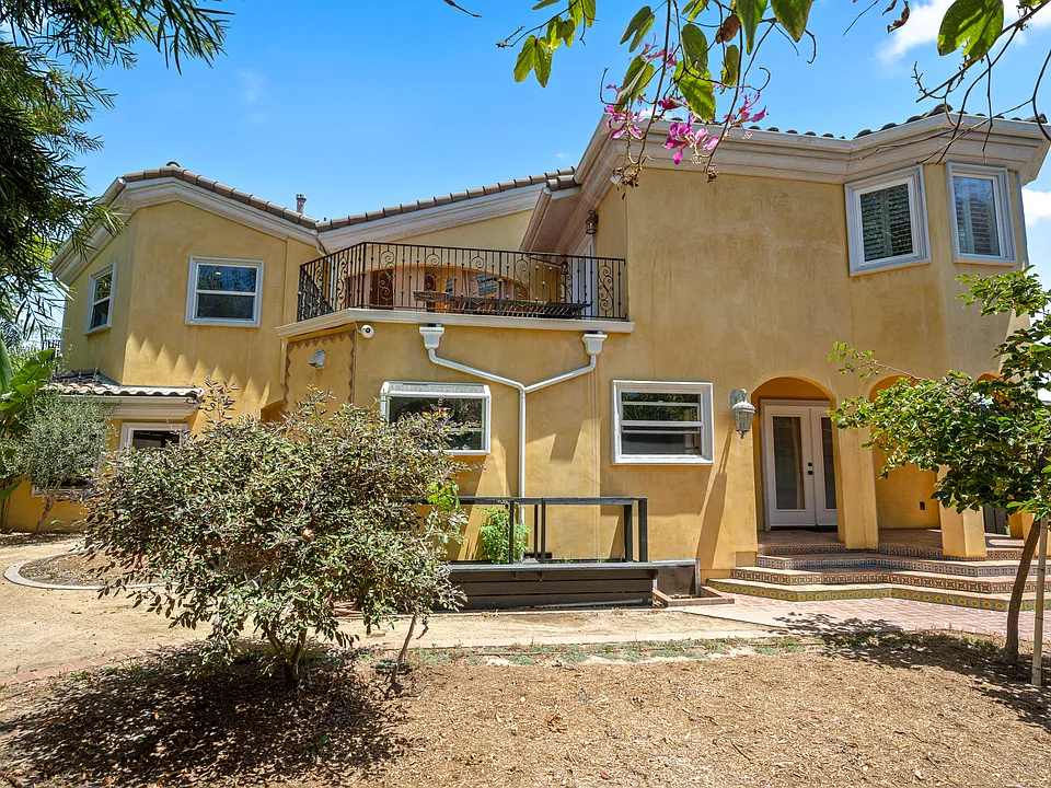 8302 S Sepulveda Blvd