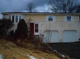 1911 Oakley Dr, York, PA