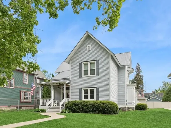 1128 Wisconsin St #5, Lake Geneva, WI 53147