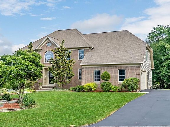 3rd image of 27 Millers Brook Dr