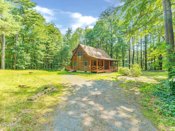 24 Eva Drive, East Greenbush, NY 12061