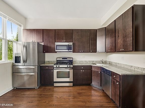 5th image of 3837 N Kenmore Ave