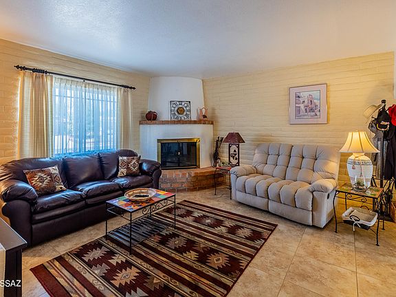4th image of 1451 S San Luis