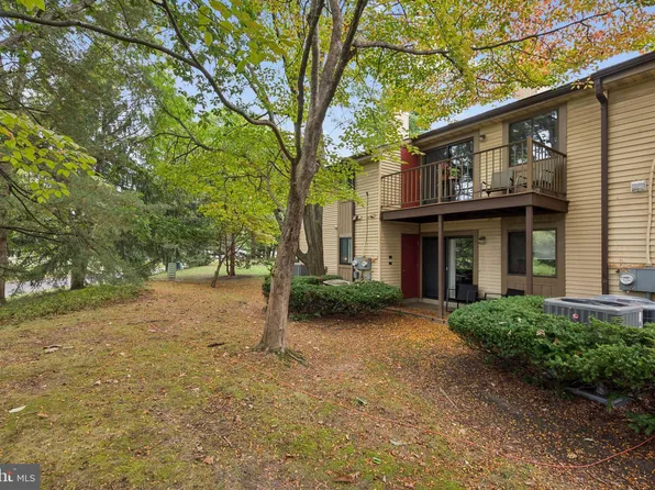 105B Cypress Point Cir #B, Mount Laurel, NJ 08054