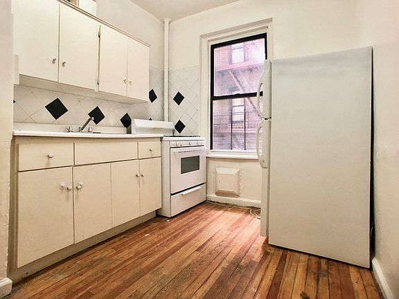 5th image of 30 Magaw Pl APT 2F