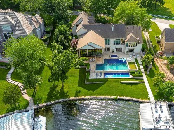 206 South Shore Dr, Lake Winnebago, MO 64034