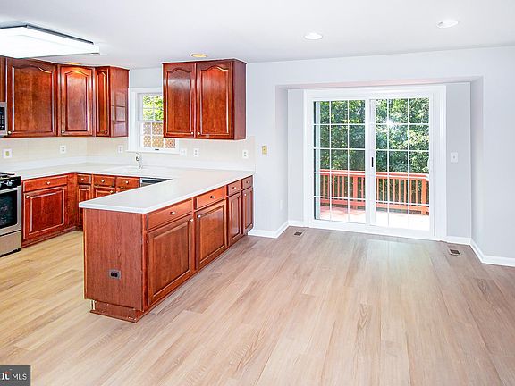5th image of 5123 Woodfield Dr