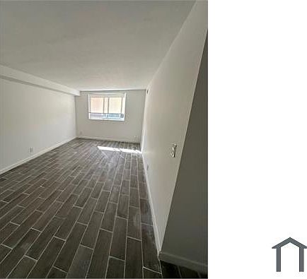 5th image of 13605 NE 3rd Ct #211