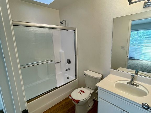 5th image of 3619 Clarington Ave #103