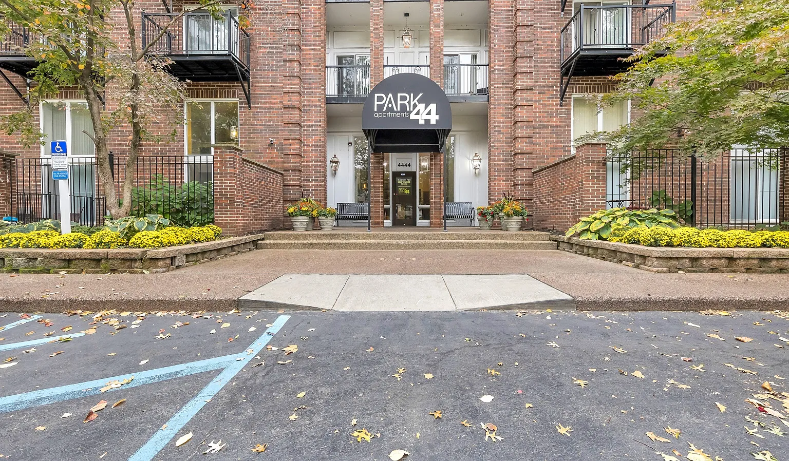 Park 44 Apartments — Photo 2