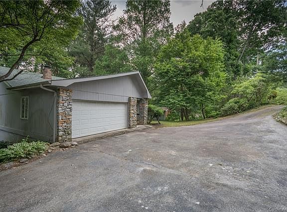 3rd image of 136 Pinehurst Dr