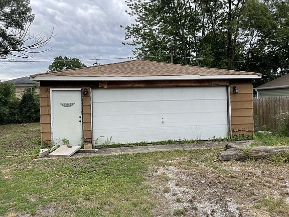 3rd image of 7125 W 74th St