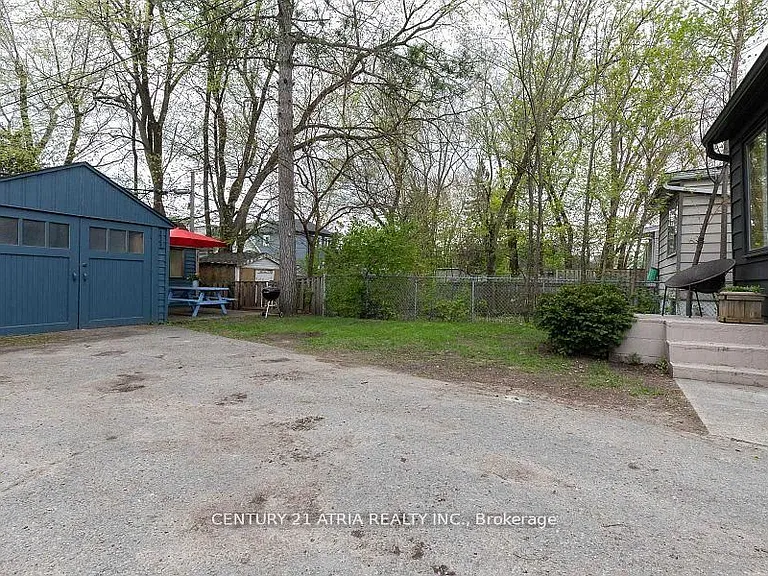639 Mortimer Ave — Photo 13