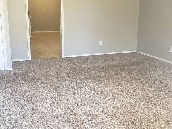 4th image of 1020 Holly Ln