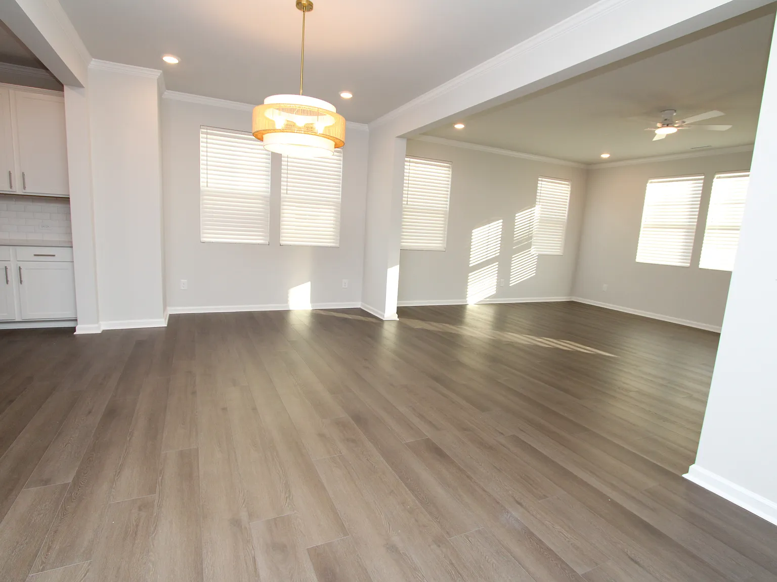 4 bed, 3.5 bath, 2410 sqft, $2,395 — Photo 2