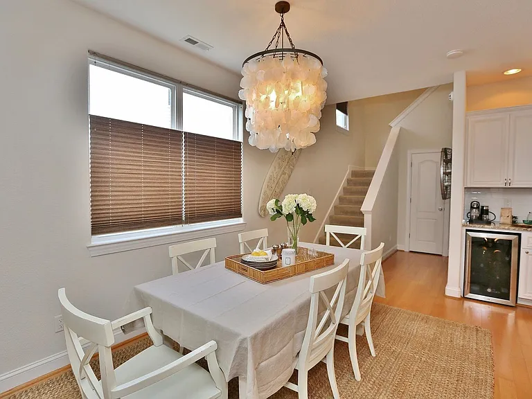 613 Lake Dr — Photo 8