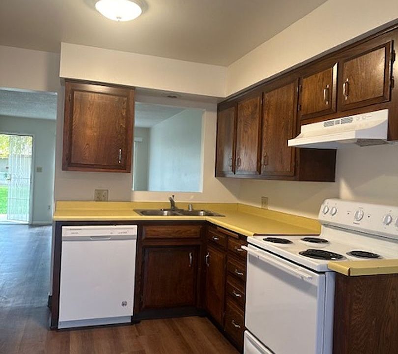 1st image of 2200 Courtleigh Dr APT B