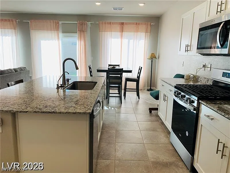 4 bed, 2.5 bath, 1797 sqft, $2,500 — Photo 2