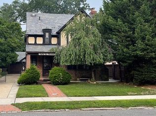 8219 Chevy Chase St, Jamaica Estates, NY 11432