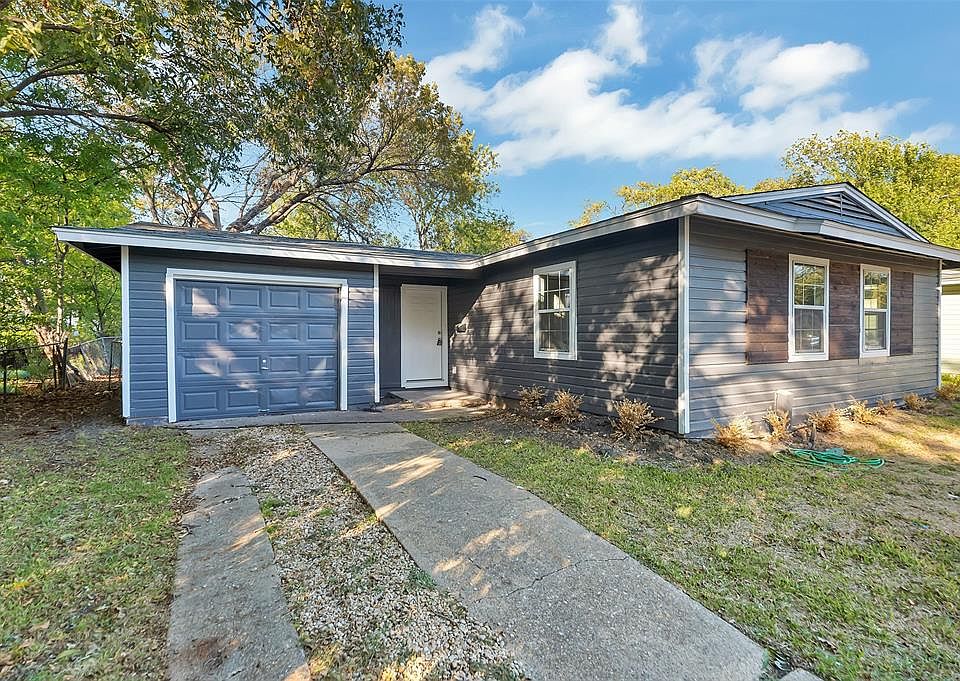 1st image of 2339 Bluffton Dr