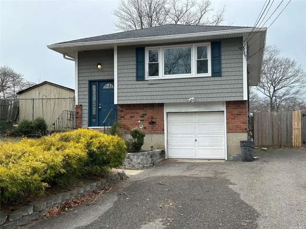 220 Adirondack Drive, Selden, NY 11784