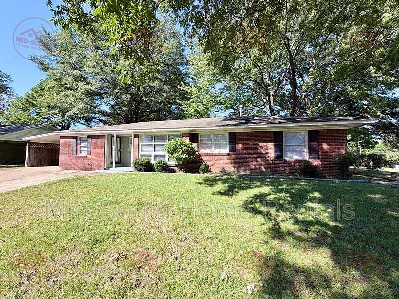3 bed, 1.5 bath, 1452 sqft, $1,095 — Photo 2