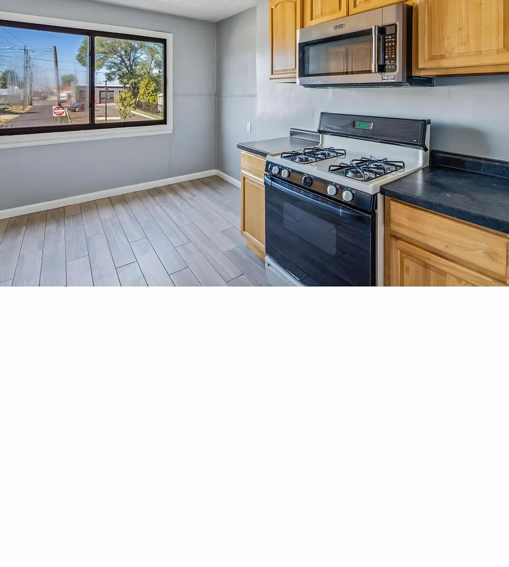1 bed, 900 sqft, $1,000 — Photo 3