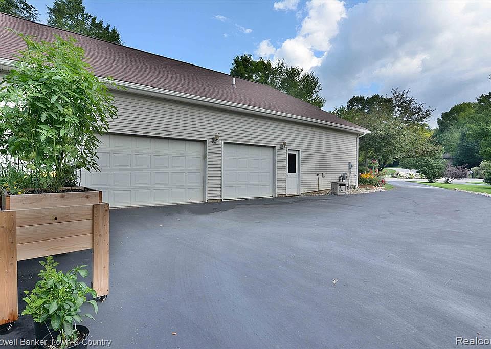 2023 Blackberry Ln, Howell, MI 48855 MLS 20230067096 Zillow