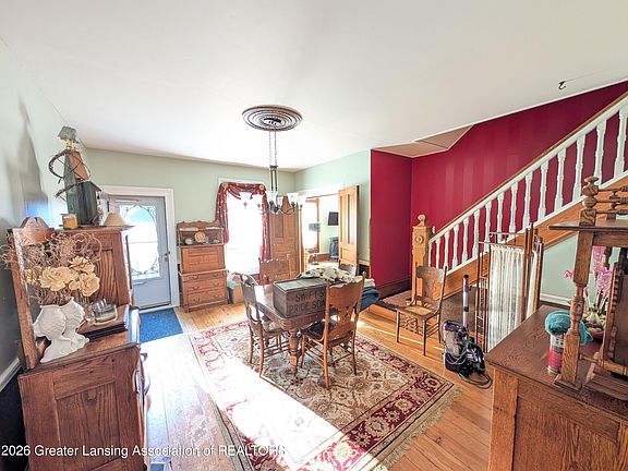 5th image of 219 Pleasant St