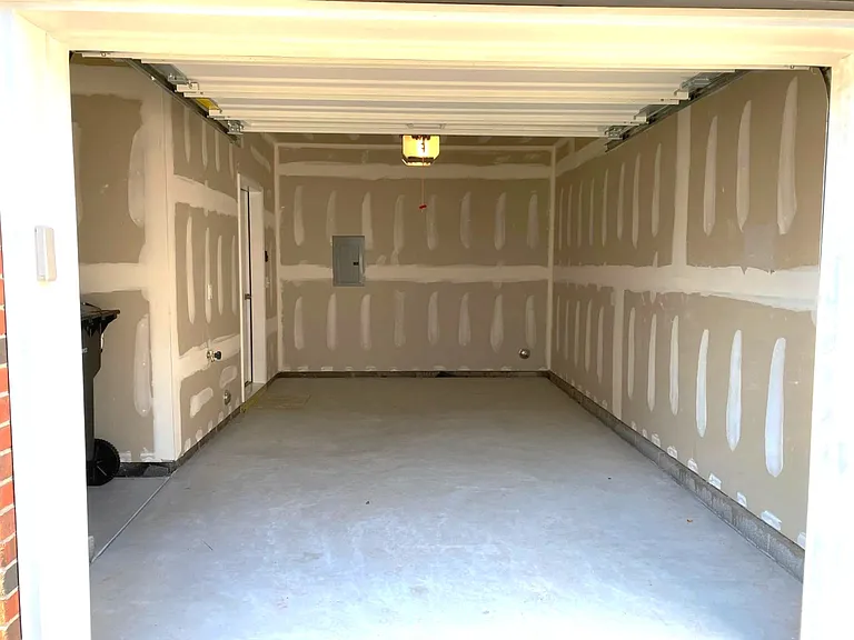 304 Dickson Ct — Photo 19