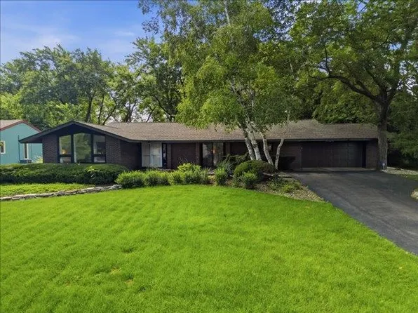 1024 Eustace Dr, Dixon, IL 61021