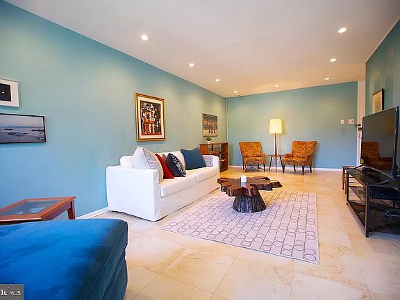 2nd image of 3600 Conshohocken Ave APT 210
