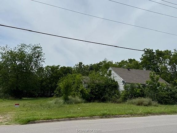 2nd image of 400 & 402 S Brazos Ave