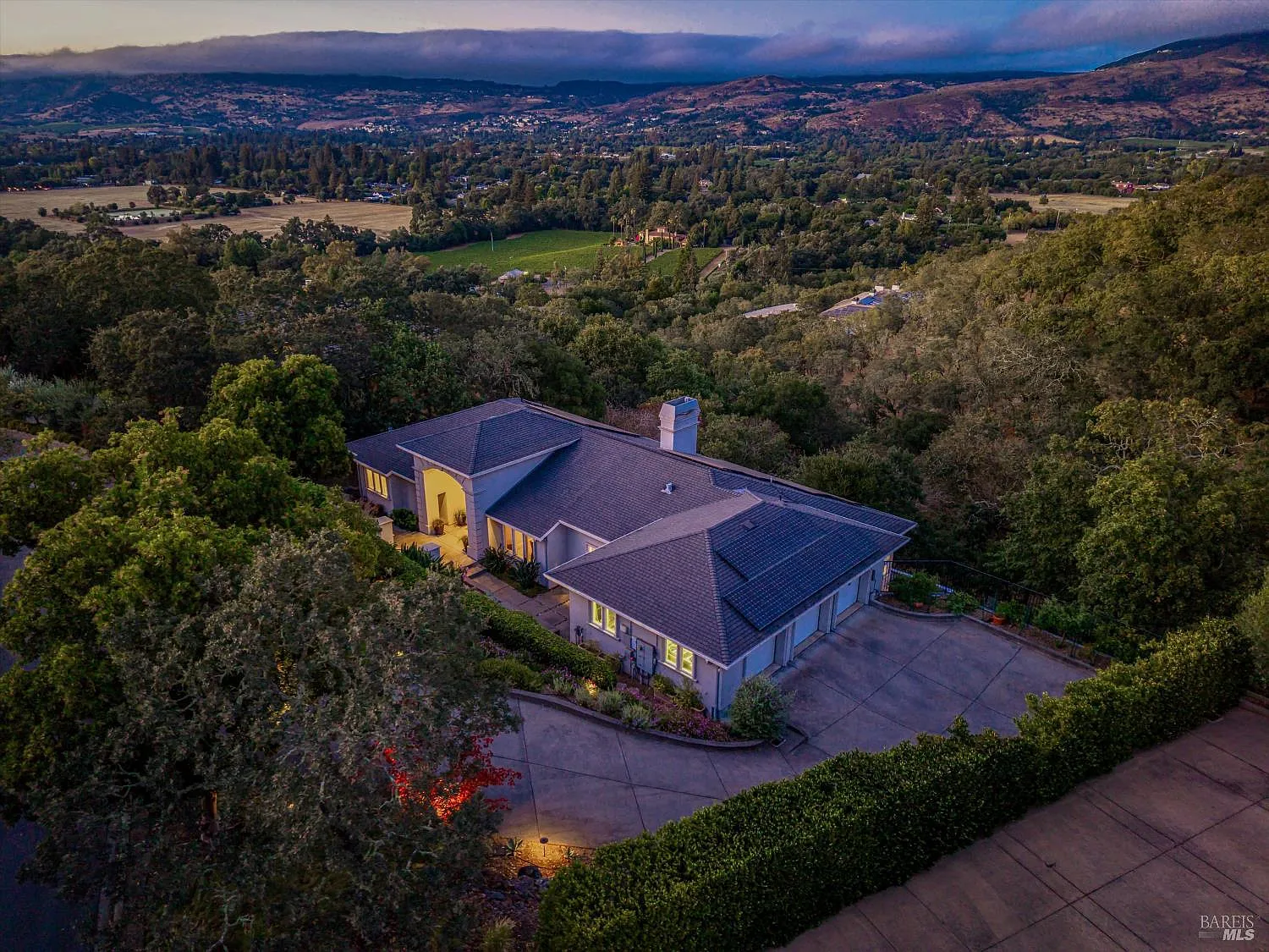 26 Old Coach Road - 4bd/5ba, 5,178 sqft - in Napa, CA