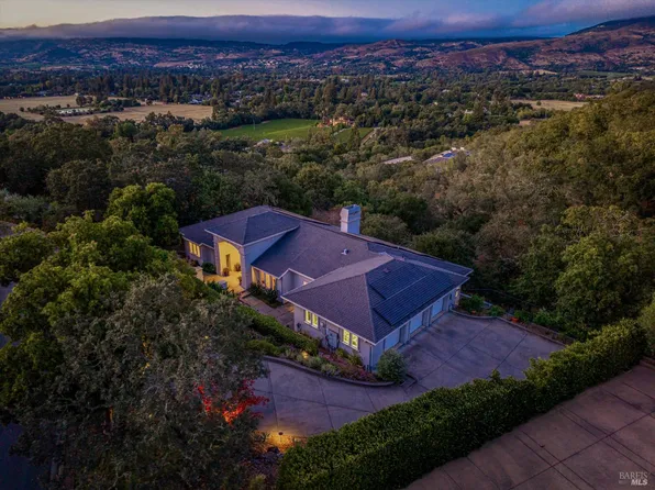 26 Old Coach Road, Napa, CA 94558
