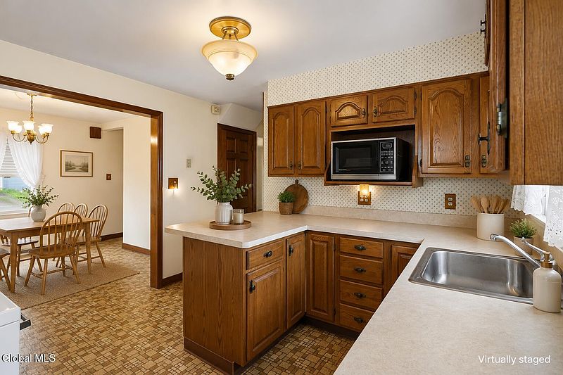 5th image of 3014 Granville Avenue