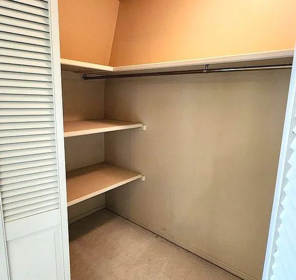 7900 Lakehurst Dr — Photo 26