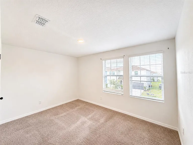 2074 Derwent Dr — Photo 6