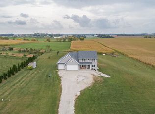 W9833 Cloverleaf Rd, Hortonville, WI 54944