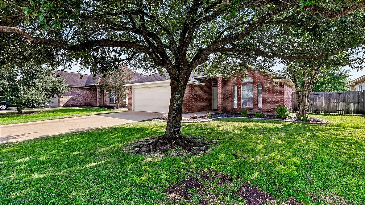 4 bed, 1736 sqft, $2,200 — Photo 2