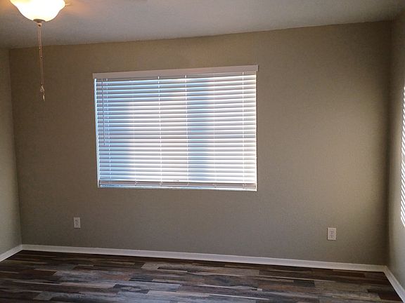 5th image of 327 W Broom Dr