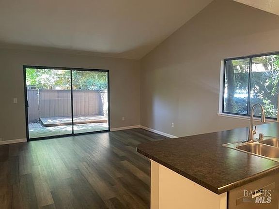 3rd image of 10 Arbor Court