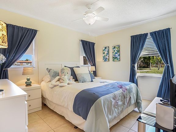 5th image of 9281 Sunrise Lakes Boulevard #101