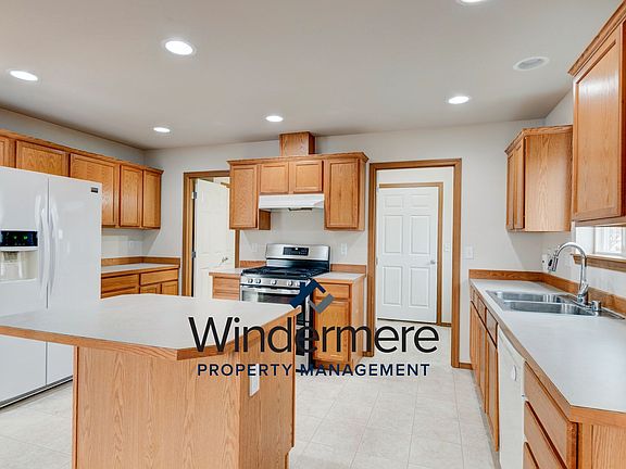 2nd image of 1022 NW Kelly Pl