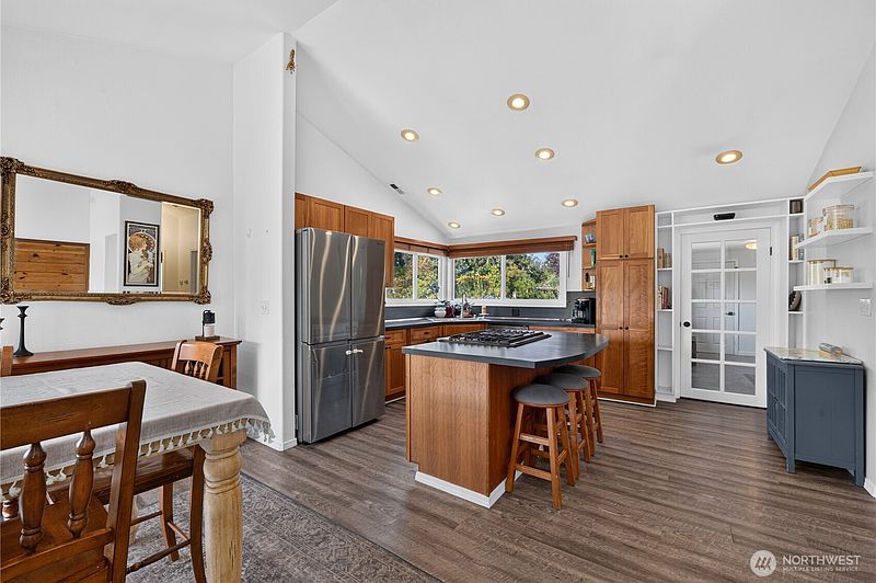 5th image of 503 Gove Street
