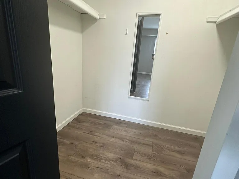 1300 Dewey St #12 — Photo 8